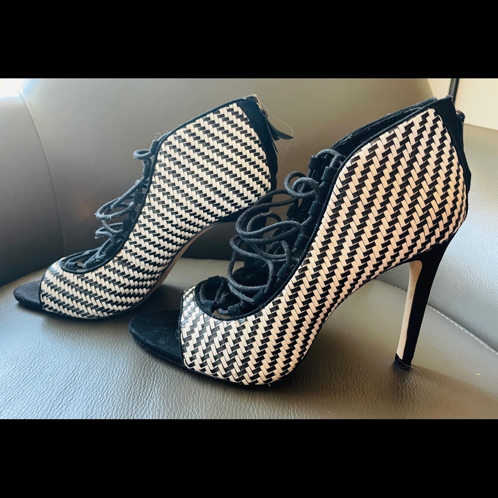 Zara, black and white sandals, size 37 (US7)